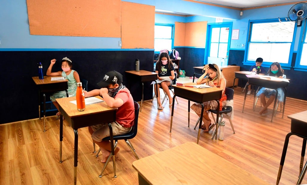בבית ספר יסודי בקליפורניה. גם מורים פוחדים (צילום: AFP) ארה"ב נגיף קורונה בית ספר יסודי ב קליפורניה