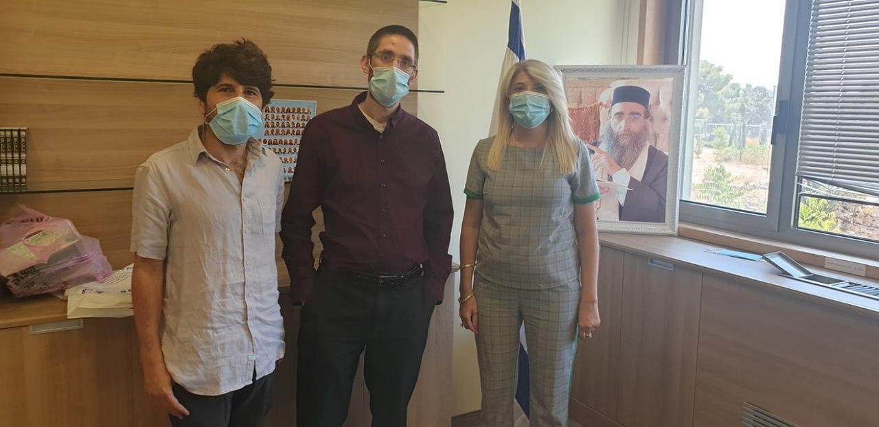 תמונת הרב יאשיהו פינטו בלשכת חברת הכנסת אוסנת מארק (מתוך עמוד הפייסבוק של אוסנת מארק) תמונת הרב יאשיהו פינטו בלשכת חברת הכנסת אוסנת מארק