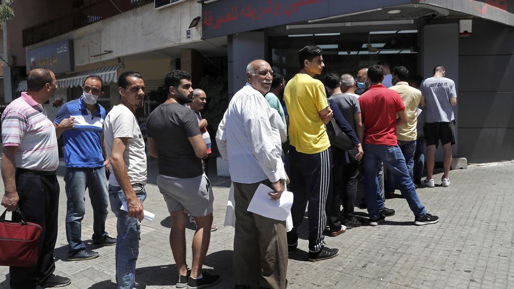 People line up outside an exchange shop to buy U.S. dollars, in Beirut, Lebanon (Photo: AP) People line up outside an exchange shop to buy U.S. dollars, in Beirut, Lebanon