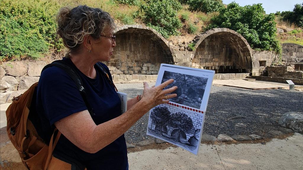 ביקור בעין קשתות שחזור בבית הכנסת העתיק