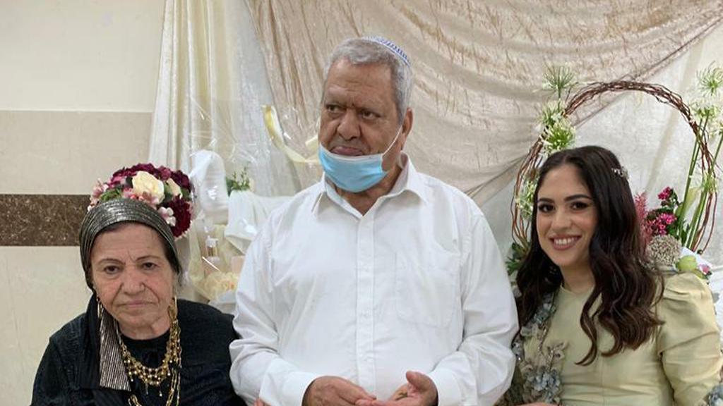 ניסים מזוז (במרכז). "עדיין לא הבנו מה קרה, זה כנראה הרצון של בורא עולם" נגיף קורונה הקורונה מת נפטר ניסים מזוז נתיבות