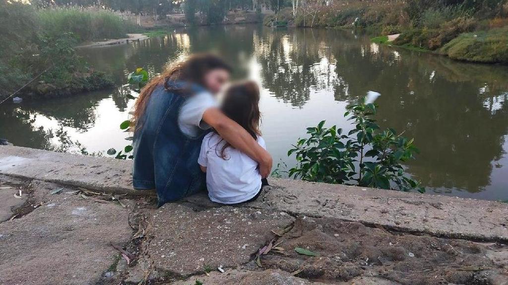 צליל ובתה. "מתחננת על נפשי כל חודש בבנק" צליל