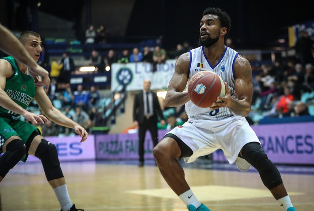 ג'ונס. גניבה או נפילה (צילום: FIBA) כריס ג'ונס