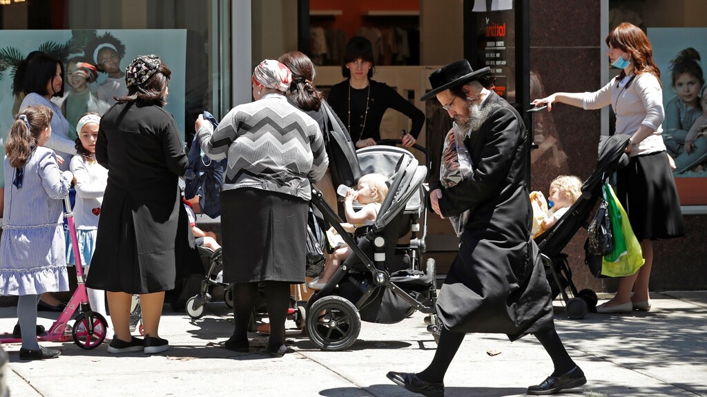 Haredi community in Brooklyn (Photo: AP) חרדים בברוקלין