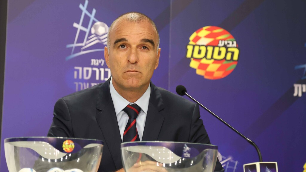 בעד החזרת האימונים בהדרגה מיום ראשון. כלפון (צילום: ראובן שוורץ) ארז כלפון
