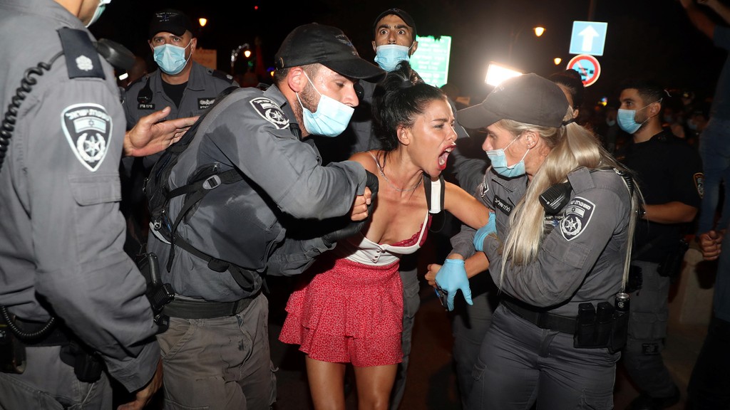 מעצרים בהפגנה בירושלים, אמש (צילום: רויטרס) מעצרים בהפגנה בירושלים