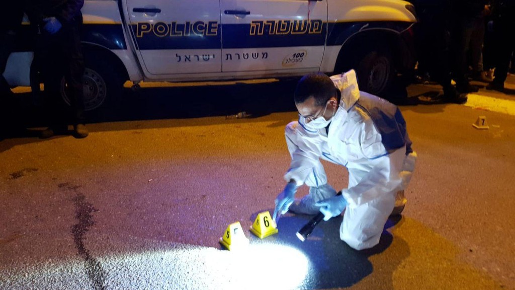 פעילות המשטרה בזירה (צילום: דוברות המשטרה) המשטרה פענחה את הרצח הכפול בעוספיה של עופר אבו סעדה וקרלוס אבו תמימי