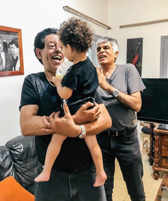 מתוך המפגש. שימי תבורי עם הנכד תו פרינס, יחד עם אביה של אורטל (צילום: אינסטגרם) מתוך המפגש. שימי תבורי עם הנכד תו פרינס, יחד עם אביה של אורטל
