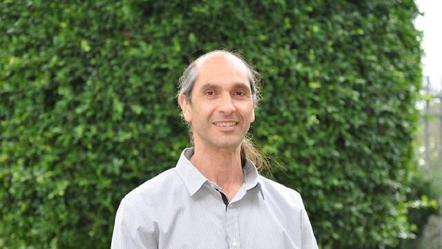 פרופ' יוני גז. ''הפופולריות של האמונה התפלה עולה ככל שאין לנו שליטה בסיטואציה'' (צילום: המכללה האקדמית אחוה) פרופ' יוני גז. ''הפופולריות של האמונה התפלה עולה ככל שאין לנו שליטה בסיטואציה''