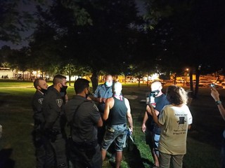 כוחות משטרה נערכים לפינוי מפגינים שישנים בגן העצמאות