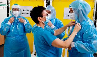 רופאים מתאמנים על החייאה של בובה בית חולים רמב"ם חיפה קורונה