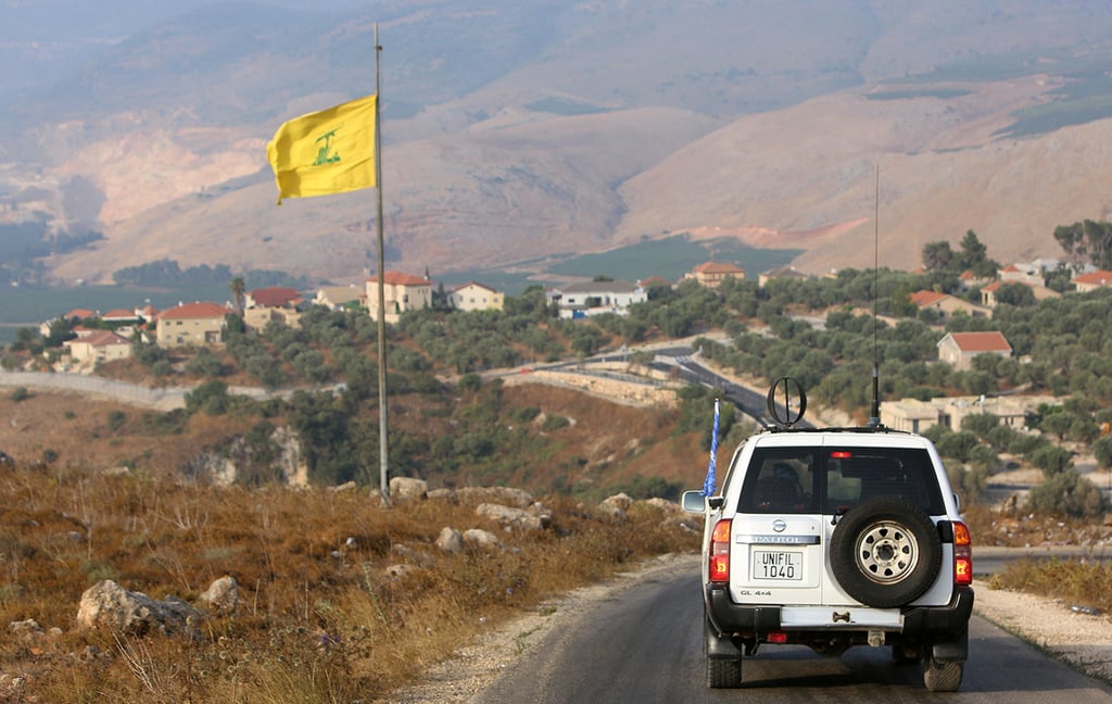Hezbollah flag in south Lebanon (Photo: Reuters) דגל חיזבאללה בדרום לבנון