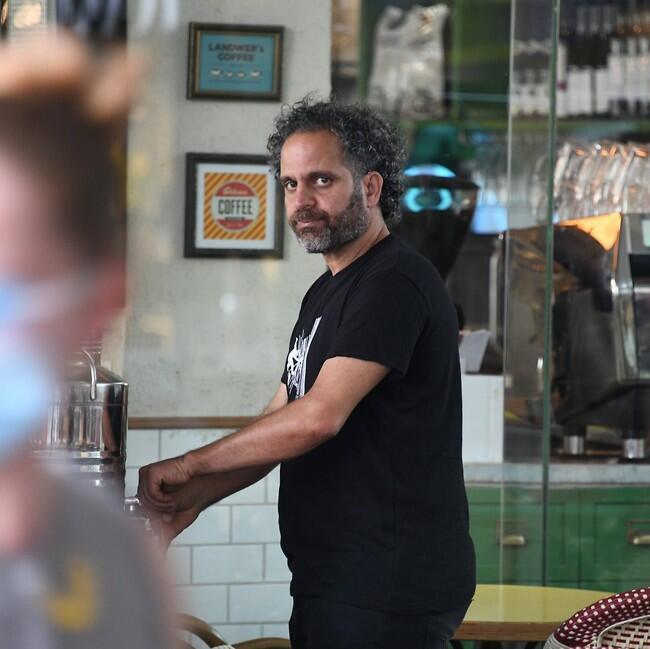 כוס מים כדי להתרענן (צילום: יאיר שגיא) כוס מים כדי להתרענן