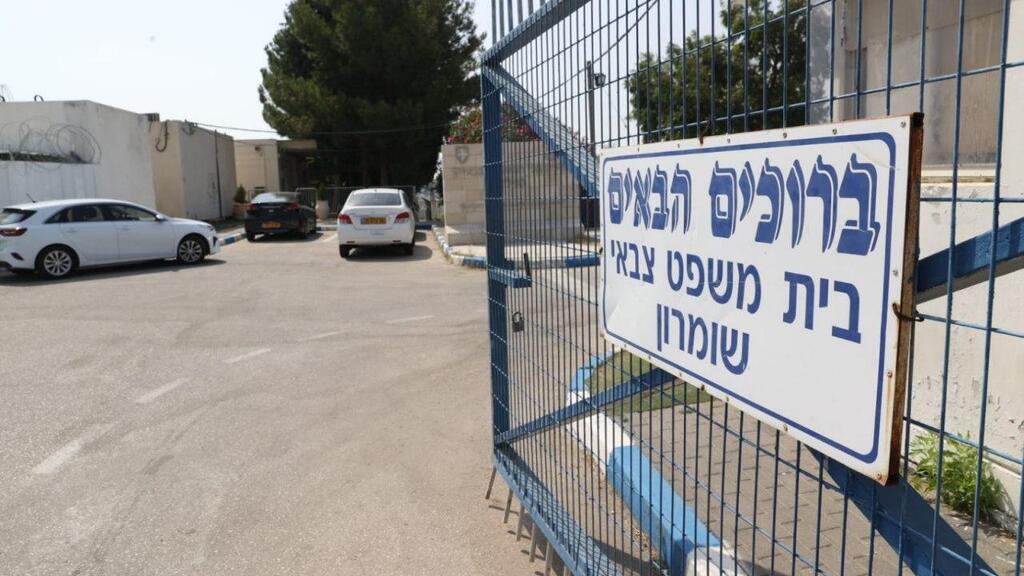 בית הדין הצבאי בסאלם (צילום: אלעד גרשגורן) אביו של החייל עמית בן יגאל ז"ל בבית הדין הצבאי סאלם