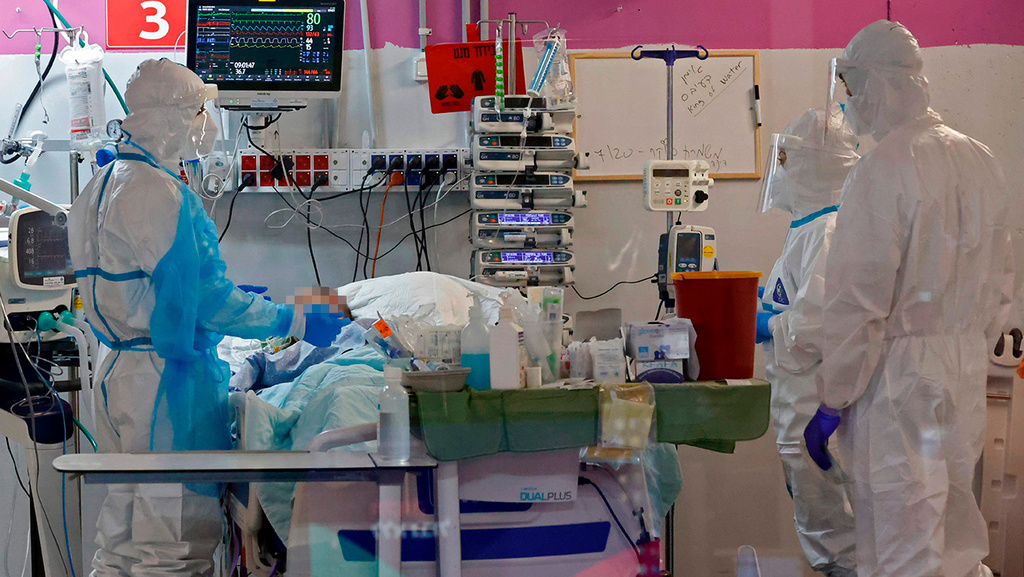Coronavirus ward at Sheba Medical Center (Photo: AFP) מחלקת קורונה בית חולים שיבא תל השומר