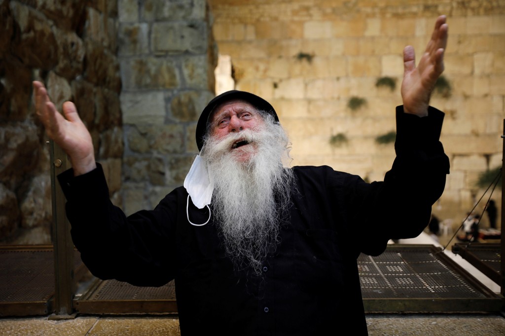 צילום: רויטרס מתפללים בכותל בתשעה באב