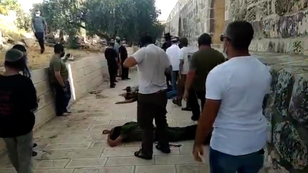 התפרעויות ומעצרים בכניסה להר הבית בתשעה באב (צילום: המאבק) התפרעויות ומעצרים בכניסה להר הבית בתשעה באב
