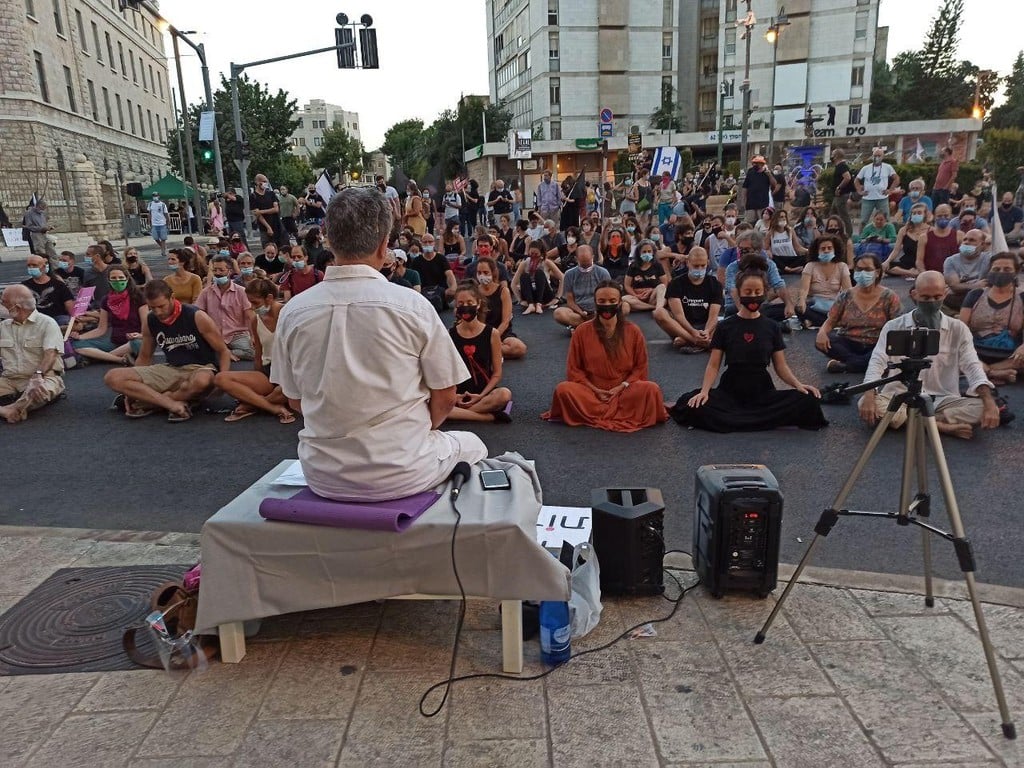 הפגנת הדגלים השחורים מול מעון ראש הממשלה בבלפור ירושלים