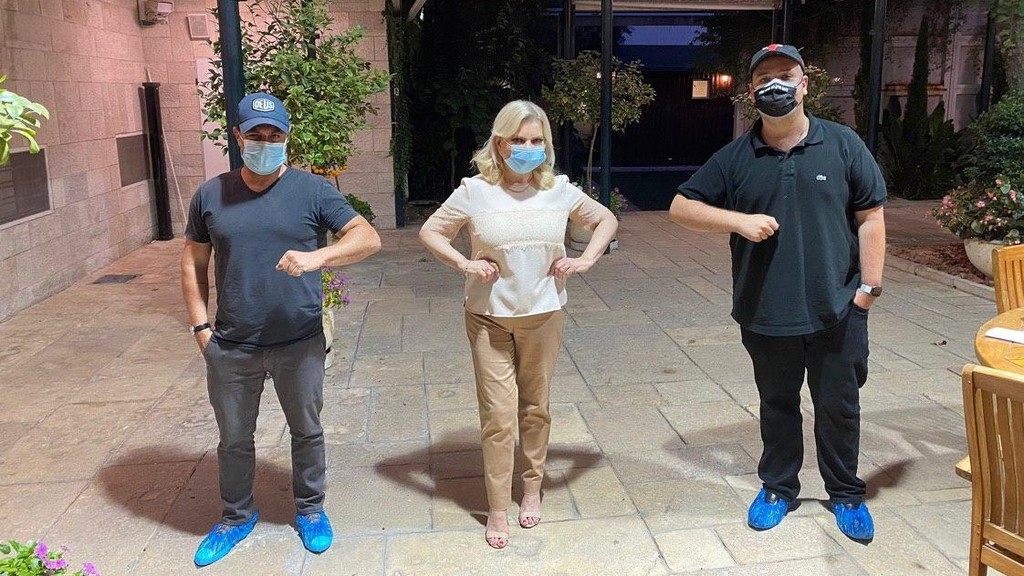 שרה נתניהו עם דוברי המשפחה, עופר גולן וטופז לוק שרה נתניהו עם טופז לוק ועופר גולן