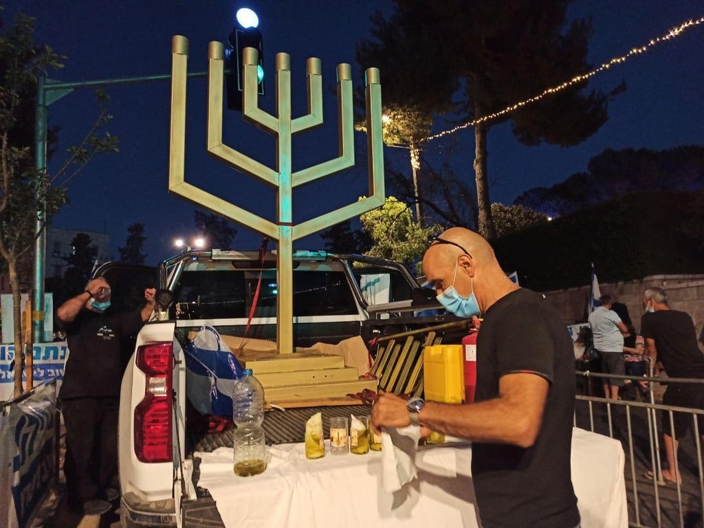 הפגנת הדגלים השחורים מול מעון ראש הממשלה בבלפור ירושלים
