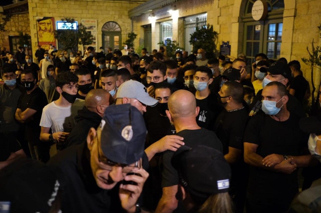 מעצר פעילי "לה פמיליה", אתמול בירושלים (צילום: יואב דודקביץ') מעצרים בהתארגנות ארגון לה פמיליה במתחם התחנה בירושלים
