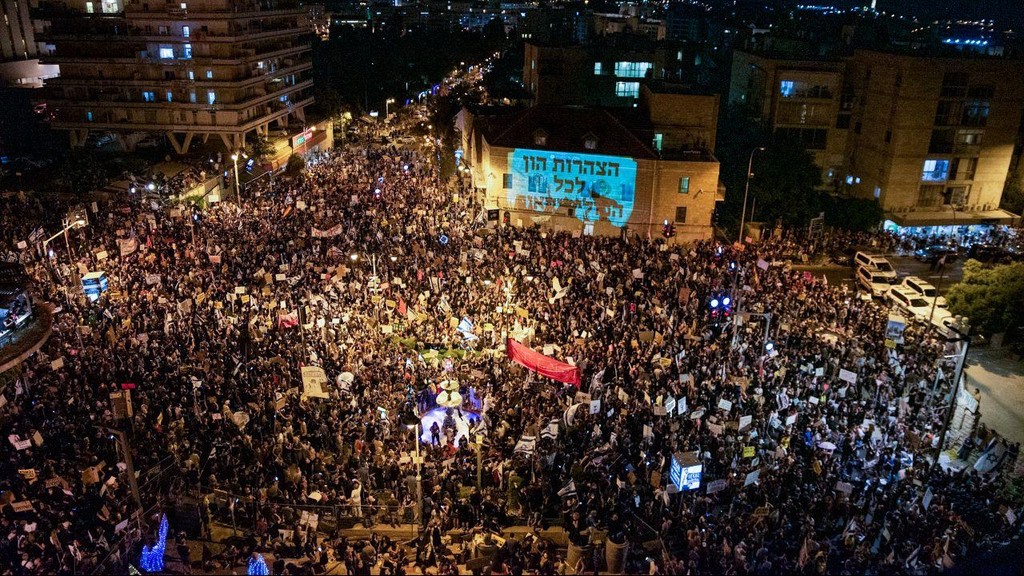 "על הציבור לסגל סבילות להפגנות". 15 אלף איש בהפגנה בבלפור בשבת (צילום: שלו שלום ) הפגנה מול מעון רה"מ בירושלים