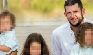 אריאל אנסבחר ומשפחתו