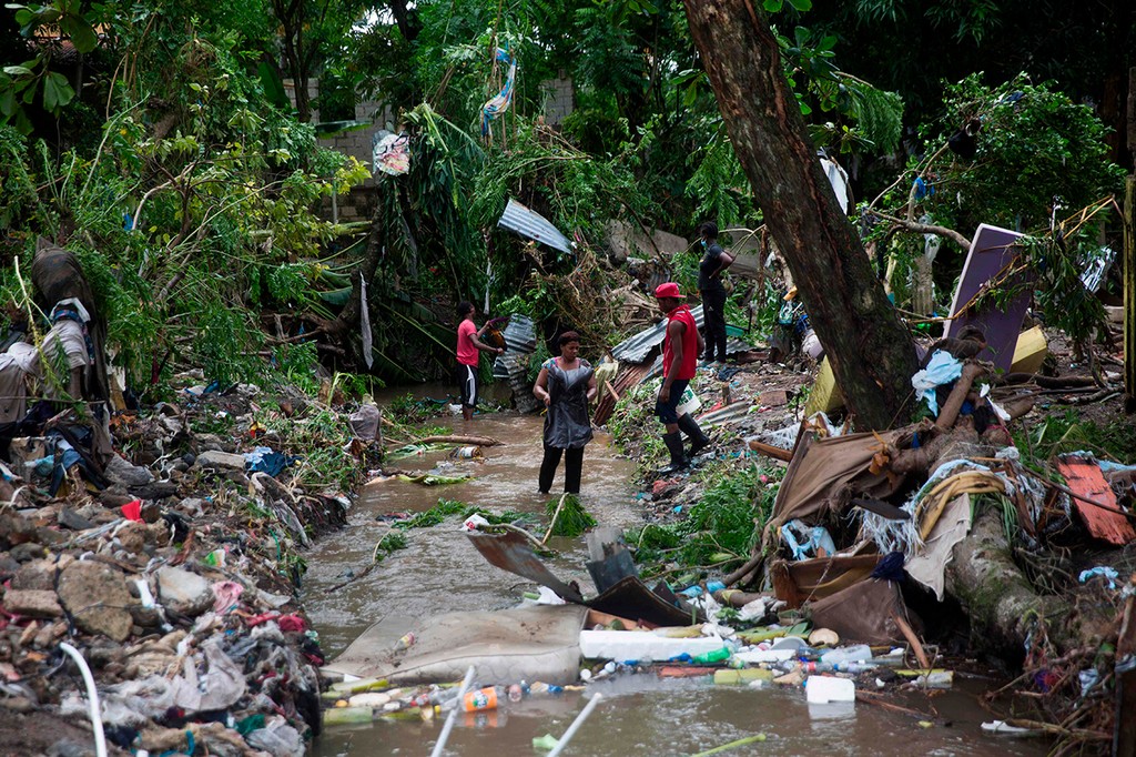 הרפובליקה הדומיניקנית ה סופה אייזאס בדרך ל פלורידה ארה"ב