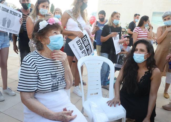 מגיעות לך כל החגיגות שבעולם (צילום: אמיר מאירי) מגיעות לך כל החגיגות שבעולם