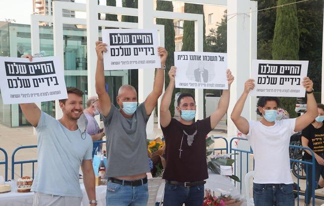 נגיד שיש לנו מושג מה אתם עושים פה. גברברי "חתונה ממבט ראשון" (צילום: אמיר מאירי) נגיד שיש לנו מושג מה אתם עושים פה. גברברי "חתונה ממבט ראשון"