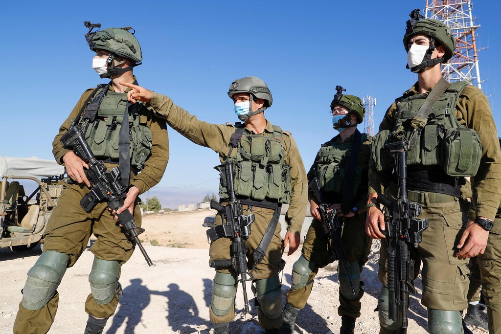 IDF soldiers monotoring the border with Lebanon 