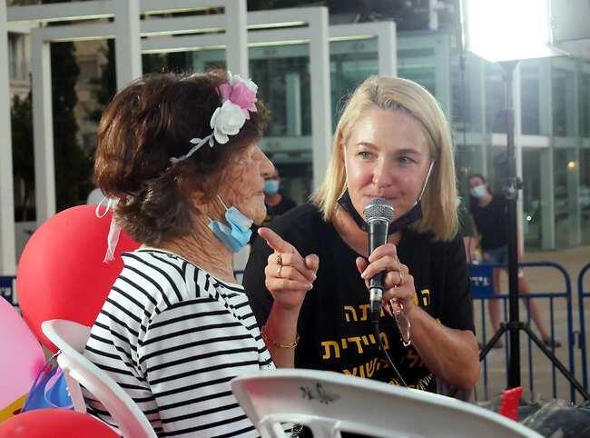 מזל טוב לאלכסנדרה! (צילום: אמיר מאירי) מזל טוב לאלכסנדרה!
