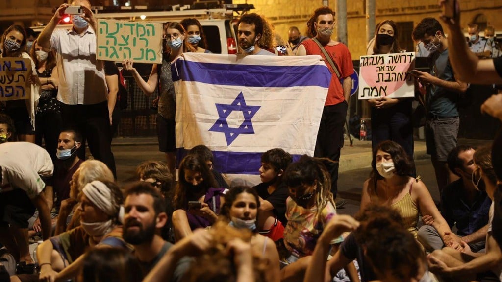 "הפגנת בעד", כיכר פריז בי-ם (צילום: אלכס קולומויסקי ) מאהל מחאה בכיכר פריז בירושלים