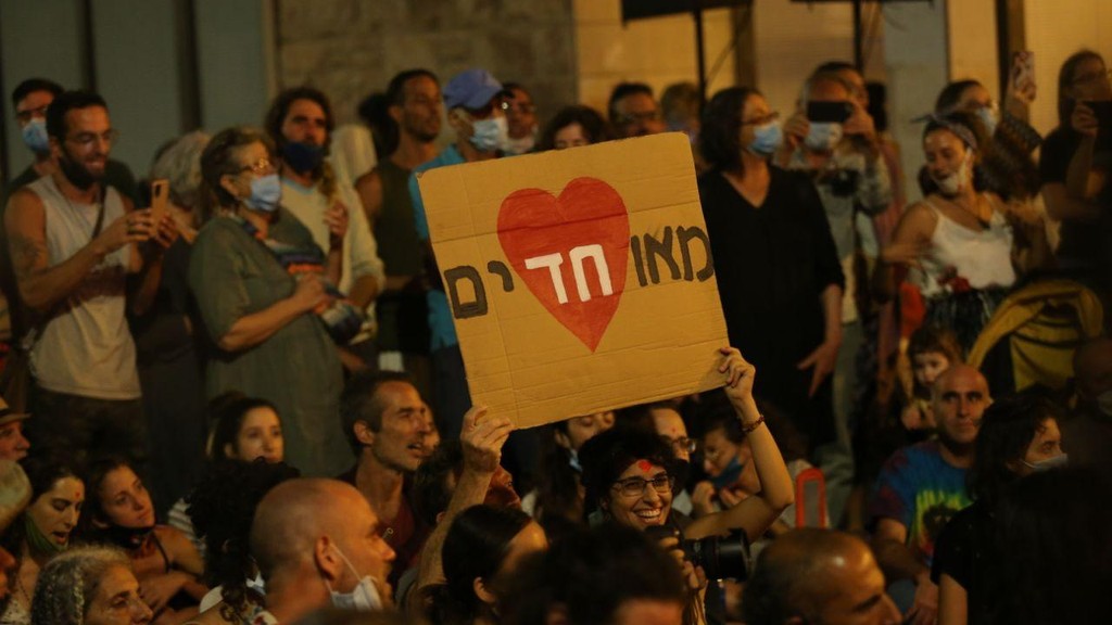 "מאוחדים". ההפגנה (צילום: אלכס קולומויסקי ) מאהל מחאה בכיכר פריז בירושלים