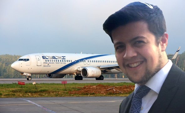 אלי רוזנברג ברקע מטוס אל על