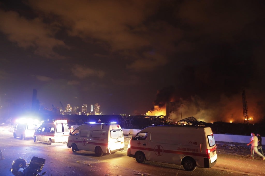 כוחות הצלה המשיכו לזרום לזירה (צילום: AP) כוחות הצלה המשיכו לזרום לזירה