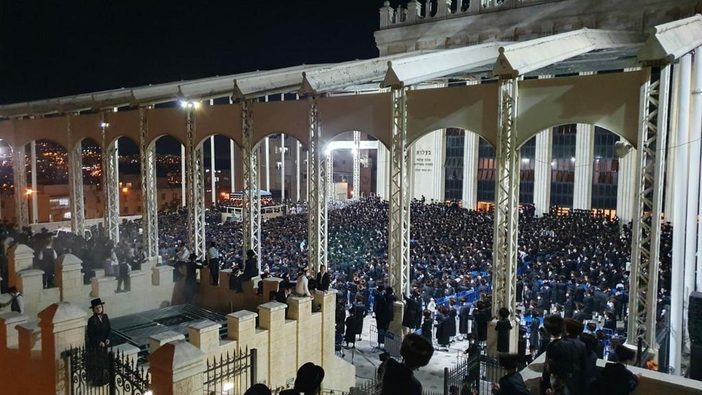  Thousands participate in a wedding in the Hasidic community in Jerusalem earlier in the month in violation of health directives 