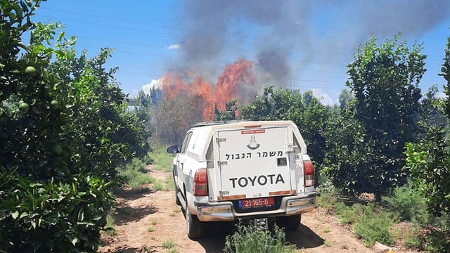 Fire in Kibbutz Erez near the Gaza border following balloon attacks (Photo: Kibbutz Erez ) חשד לטרור בלונים