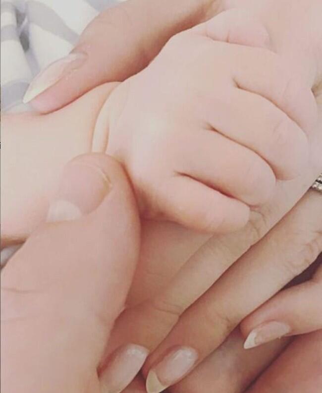 תמונת ידיים מסורתית (צילום: אינסטגרם) תמונת ידיים מסורתית
