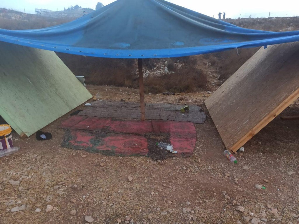 תיישבים רעולי פנים תקפו באבנים ובקבוקי צבע כוחות מג"ב