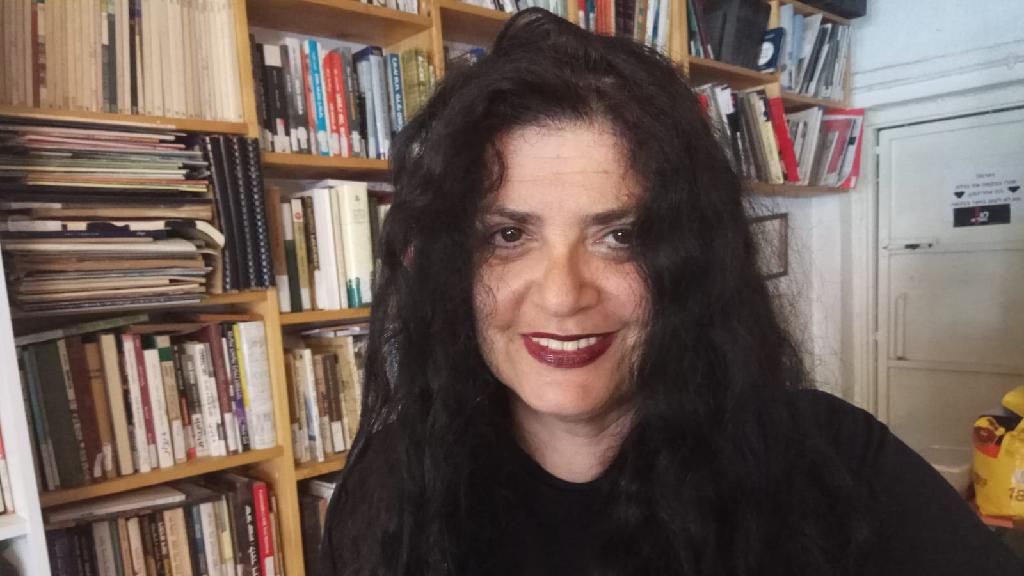 שולה קשת 