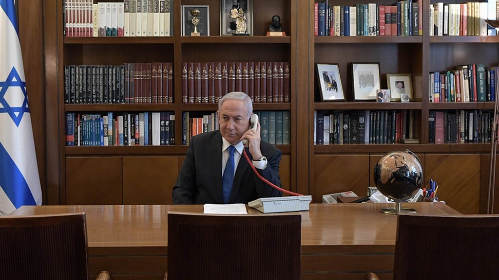 נתניהו בשיחה עם טראמפ (צילום: קובי גדעון, לע"מ) בנימין נתניהו בשיחת עם דונלד טראמפ ועם יורש העצר של איחוד האמירויות השייח מוחמד בן- זיאד