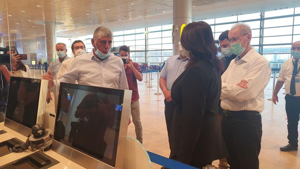 "מפרוץ המגפה עברו רק 200 אלף נוסעים בנתב"ג". בכירי רשות שדות התעופה עם רגב מירי רגב בנתב"ג