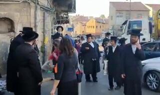 המשטרה מנסה למנוע לוויה במאה שערים