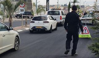 מחסום משטרתי בכניסה לירכא