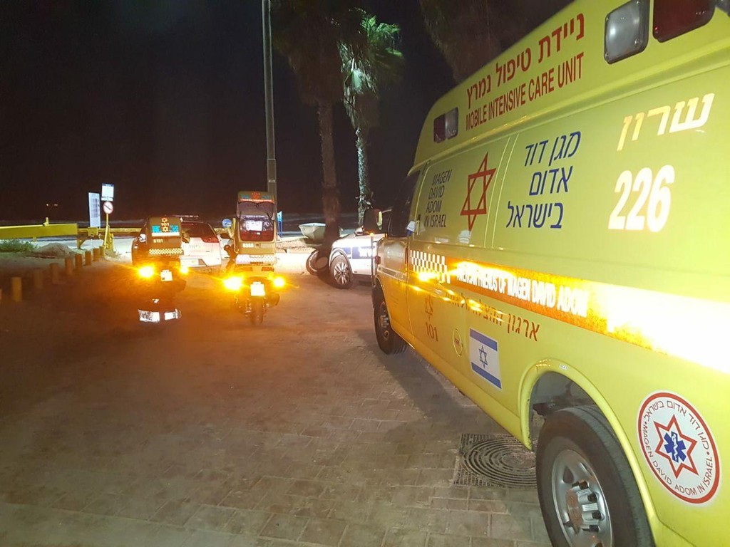 זירת הטביעה בחוף סירונית בנתניה (צילום: תיעוד מבצעי מד"א) גבר טבע בחוף הים סירונית שבנתניה