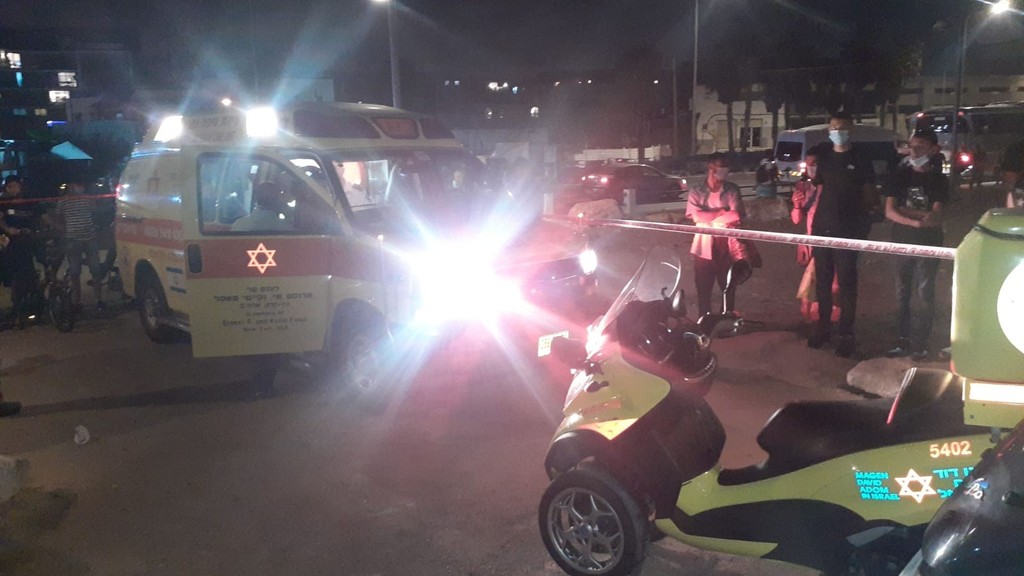 זירת הטביעה מול פארק צ'ארלס קלור בת"א, אמש (צילום: תיעוד מבצעי מד"א) זירת הטביעה, חוף צ'ארלס קלור