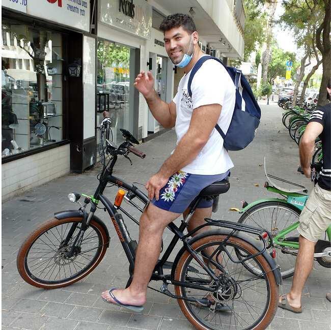 חלום שלנו לראות אותך על האי (צילום: אמיר מאירי) חלום שלנו לראות אותך על האי