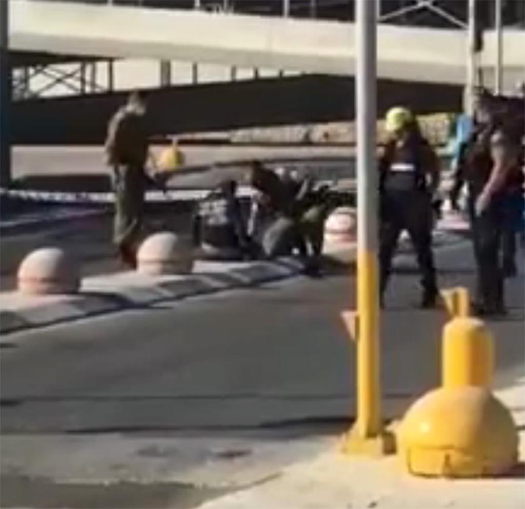 זירת האירוע במעבר קלנדיה מאבטחים אזרחיים ירו לעבר בחור חשוד במעבר קלנדיה