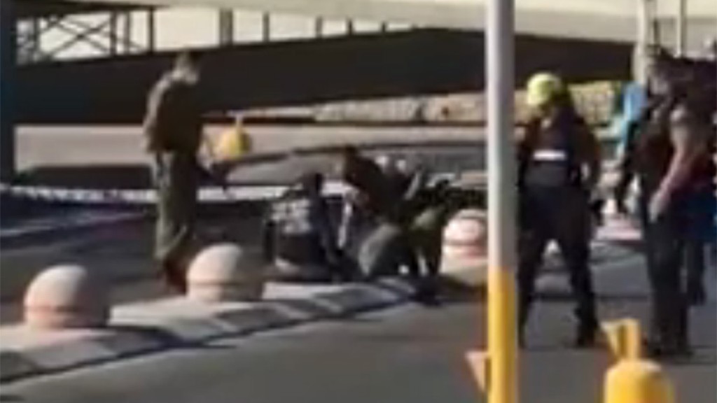 זירת הירי במעבר קלנדיה מאבטחים אזרחיים ירו לעבר בחור חשוד במעבר קלנדיה